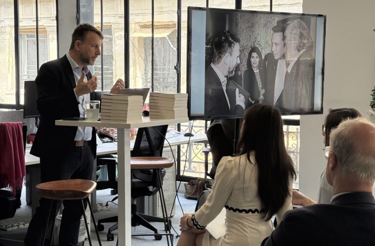 AI Conference in Paris: Guillaume Grallet Presents His Award-Winning Book on Artificial Intelligence at JIN